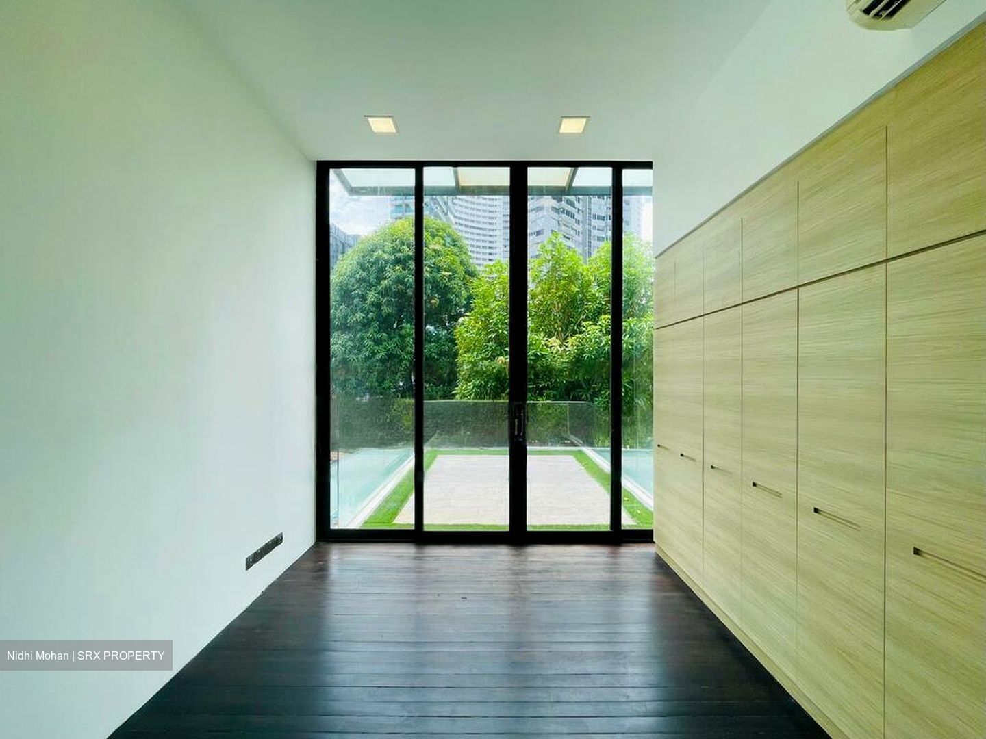 Cairnhill Road (D9), Terrace #470457071